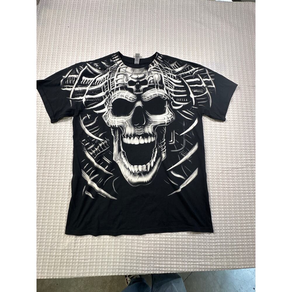 Liquid Blue 2022 Men’s Skulls AOP TShirt sz L concert Y2K Festival